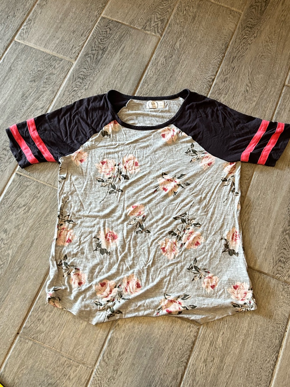 24/7 Floral Raglan short Sleeve Tee - Gray with Pink Floral -size extra small